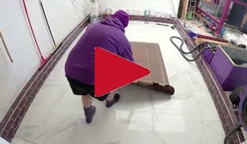 O Machine Doing Rug Cleaning a Machine Made Rug - Arcadia Rug Spa